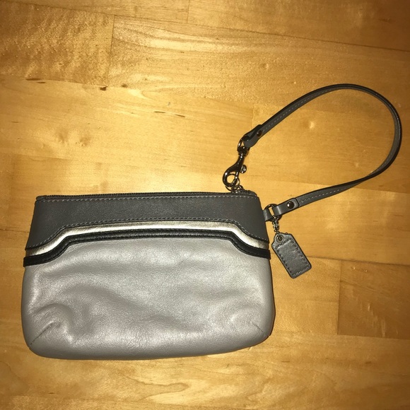 Coach wristlet - Picture 3 of 4